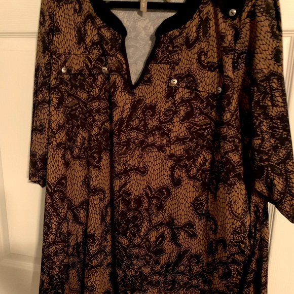 Sort of snake skin looking - 3/4 sleeve top - Picture 1 of 4